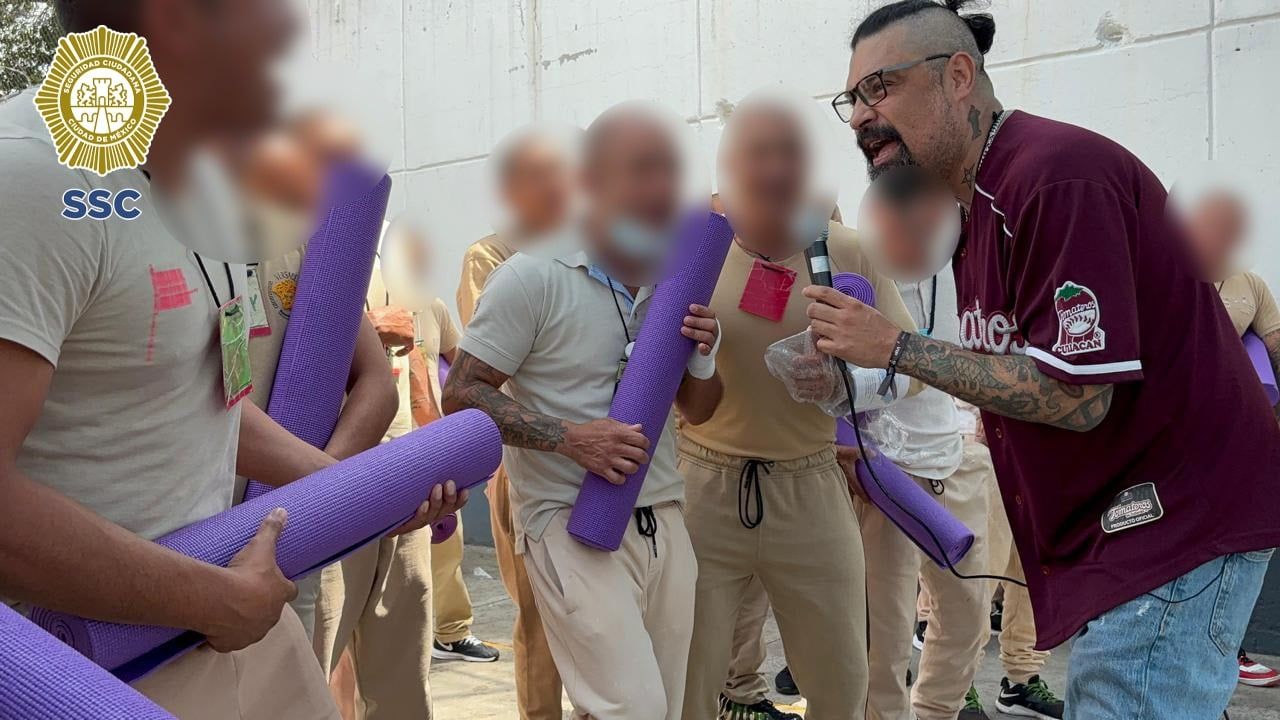 Subsecretaría del Sistema Penitenciario, en colaboración con el organismo Yoga Terapia México y el grupo de ska Panteón Rococó, realizaron la donación de 80 tapetes para yoga a personas privadas de la libertad