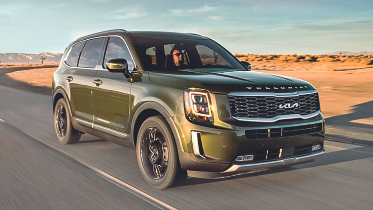 La marca coreana retirará del mercado más de 400 mil autos modelo Kia Telluride para ser llevados a revisión, esto por un riesgo de movimientos involuntarios, incluso ya estacionados