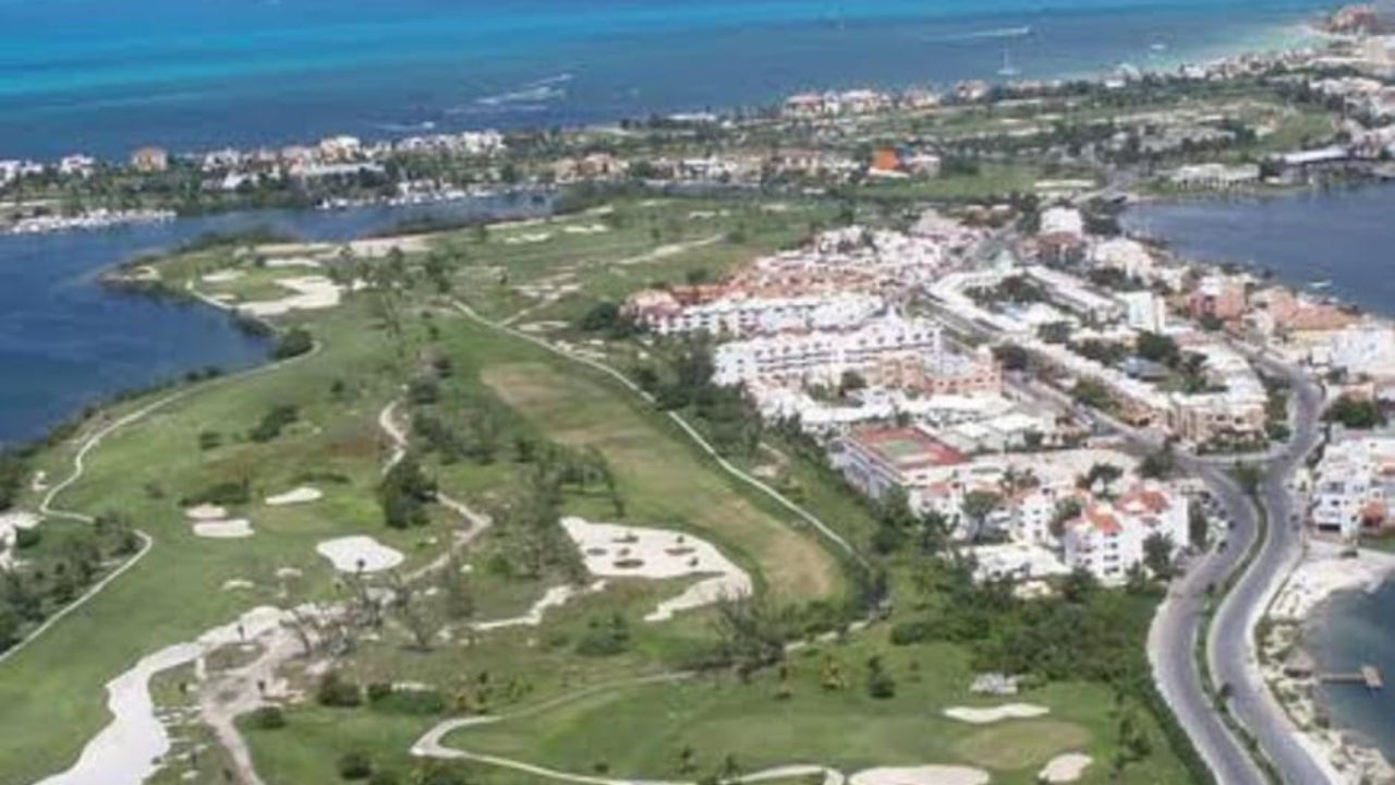 Daño. La obra dañará el suministro de energía eléctrica y aumentará la saturación de los sistemas de drenaje y alcantarillado de la zona hotelera, contaminando la laguna Nichupté, afirman.