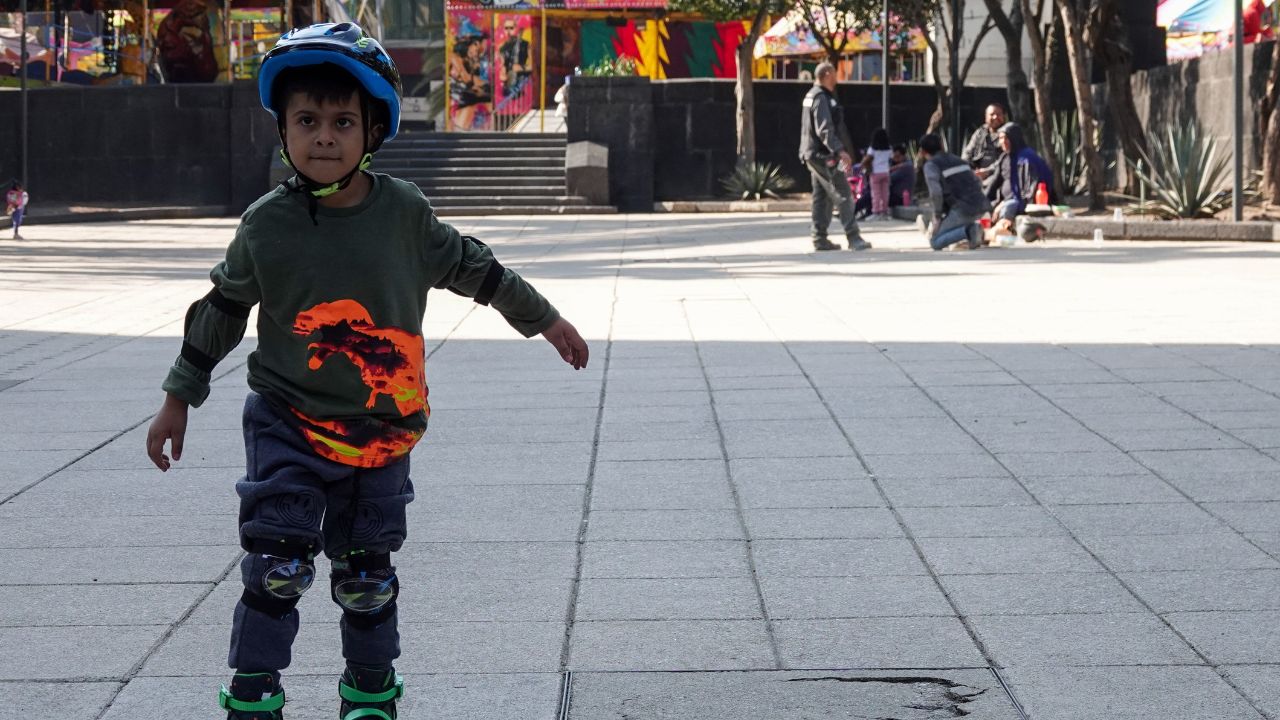 unque para papás, abuelos y amigos más grandes, regalar un videojuego, un celular o una tablet, puede resultar un camino fácil para cubrir esta celebración