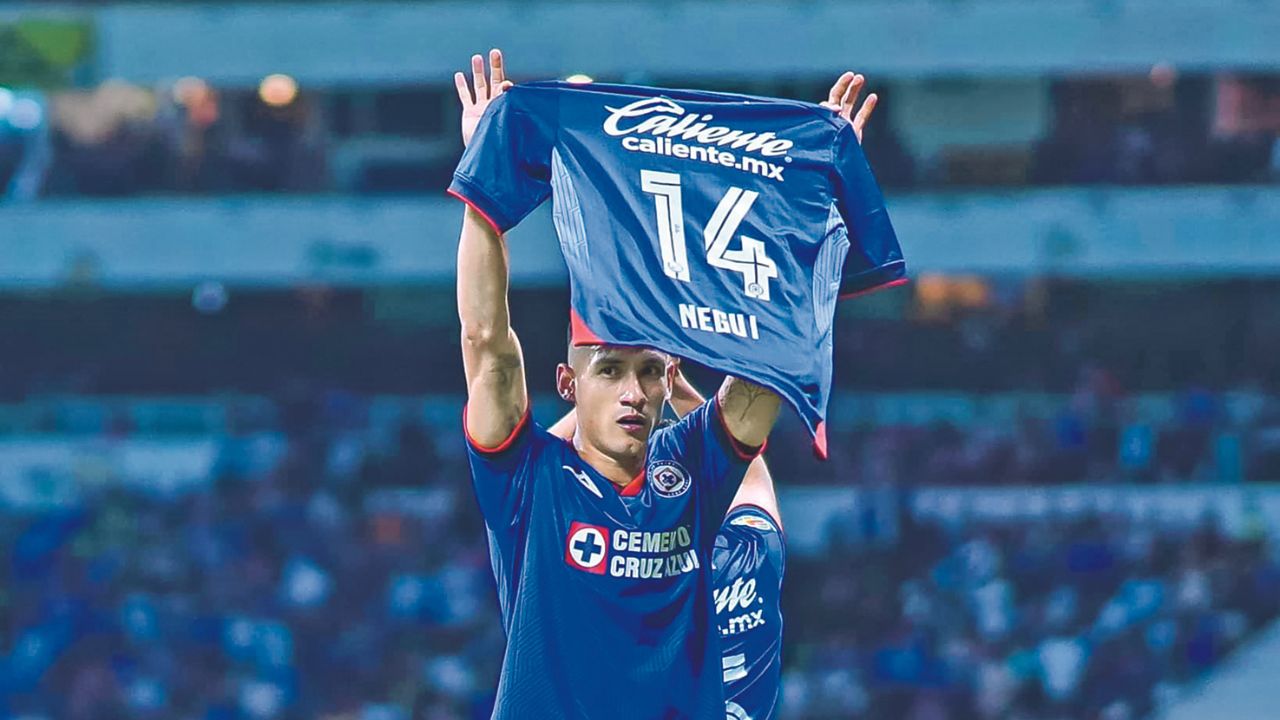 Ante el fallecimiento del joven veracruzano, José Armando Guzmán Mendoza, aficionado mexicano del Deportivo Cruz Azul, a raíz de una leucemia que enfrentó por más de diez años, el conjunto celeste rindió un homenaje