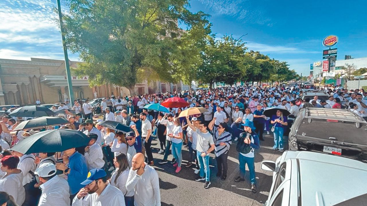 PROTESTA. Militantes de los partidos PAN, PRI, PRD y PAS exigieron la aparición con vida de García Corrales y Cerón Beltrán.