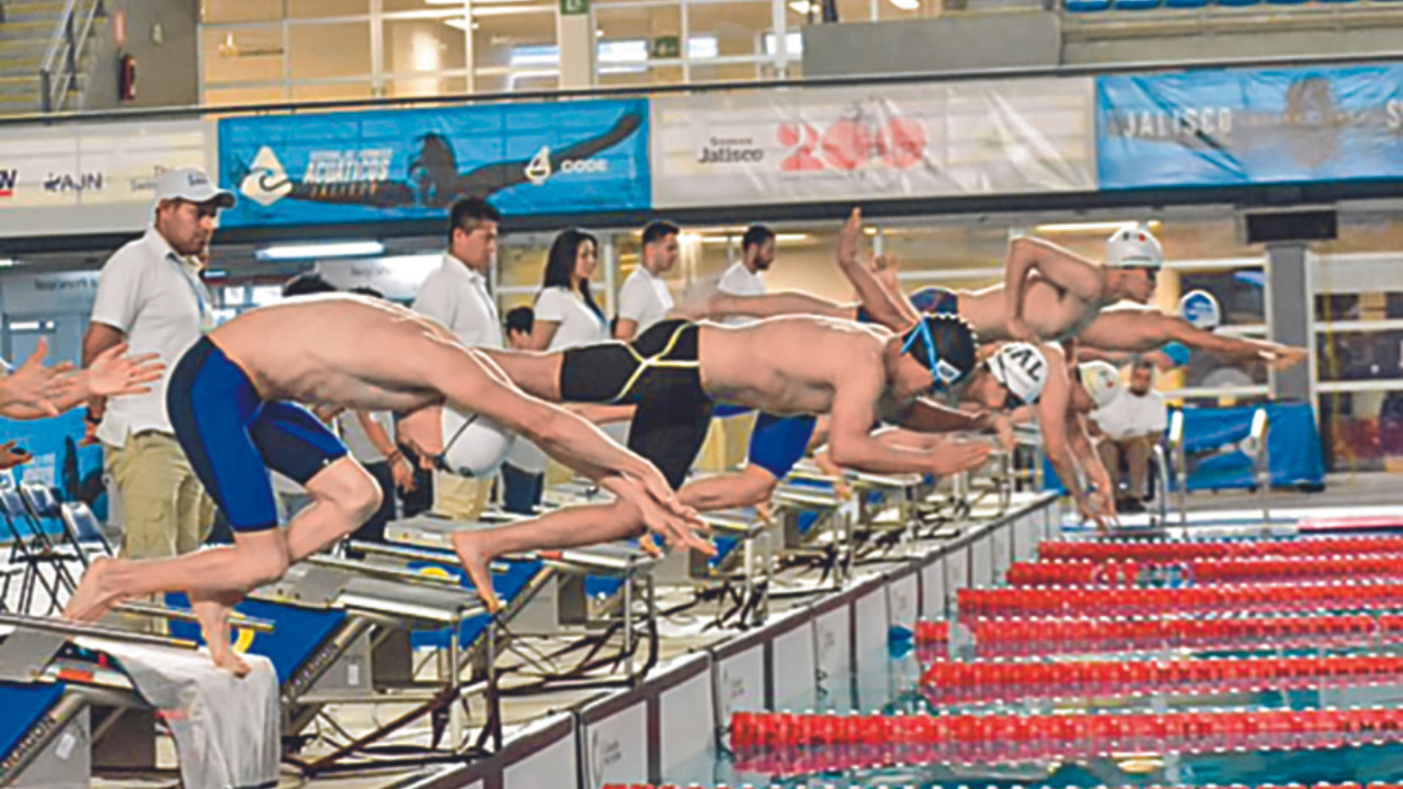 Por medio de redes sociales, nadadores y familiares provenientes del Estado de México protestaron por la decisión de autoridades del Grand Prix de natación que se realizó en Guadalajara