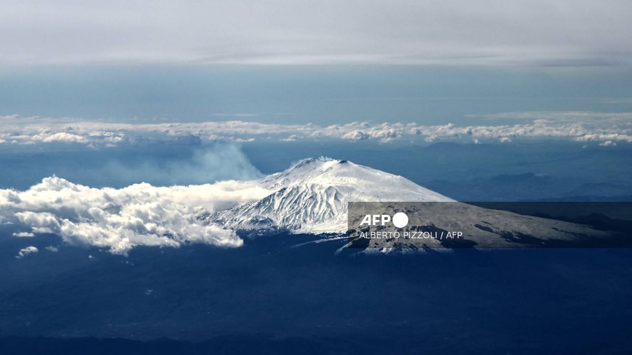 Foto:AFP|El volcán Etna de Italia lanza fascinantes anillos de gas volcánicos