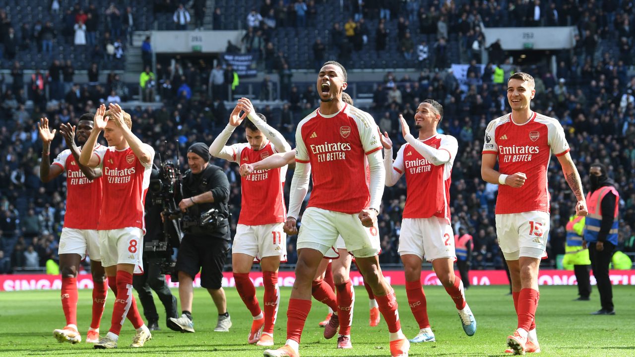 A un juego de que el Manchester City gane o pierda el título de la Liga Inglesa, Arsenal cumplió con su labor en el Derbi de Londres ante Tottenham