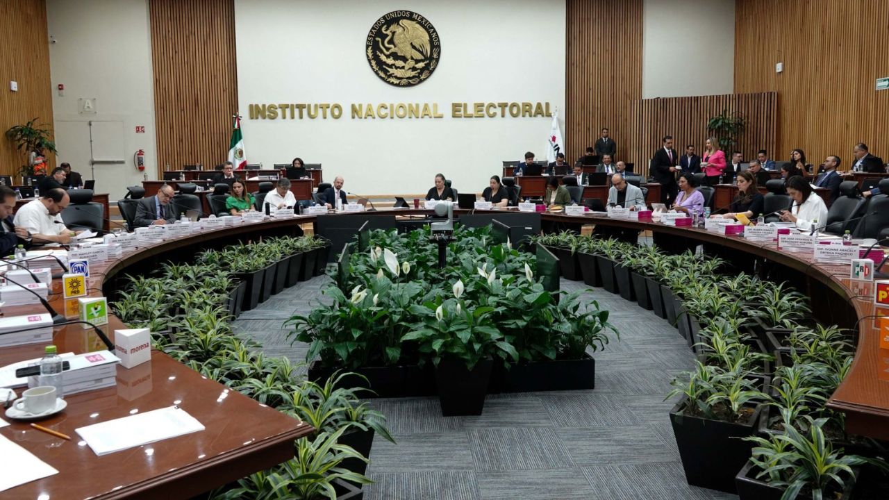 Salvador Romero, secretario técnico de los Comités de Evaluación del FAOE, indicó que 42 organizaciones presentaron proyectos, de los cuales se aceptaron 25 que cumplieron con los parámetros del organismo electoral.