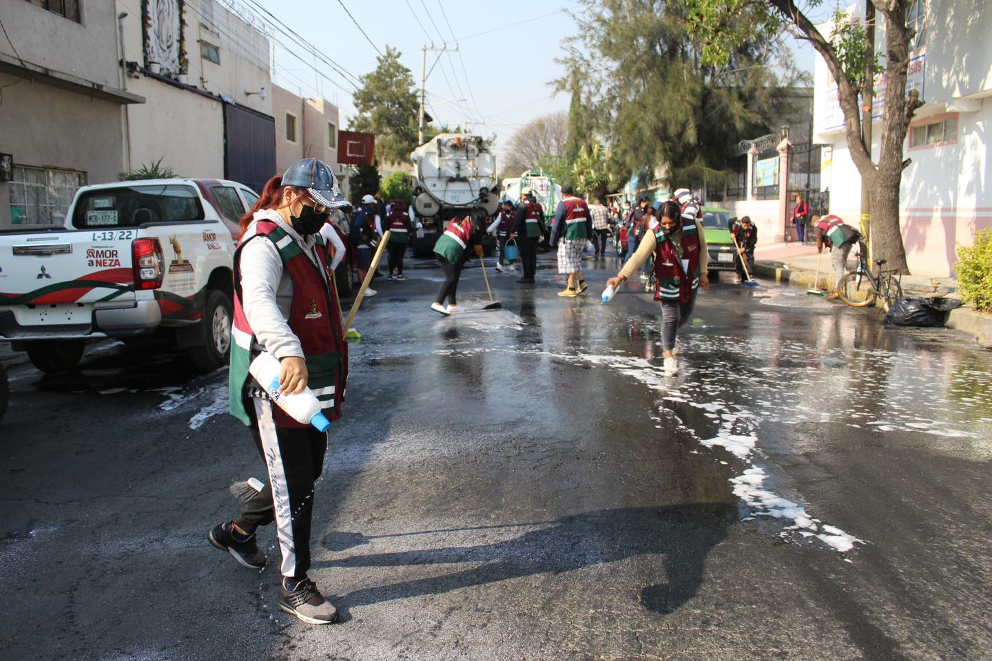 Edomex. Brigadistas retiraron y lavaron la zona afectada.