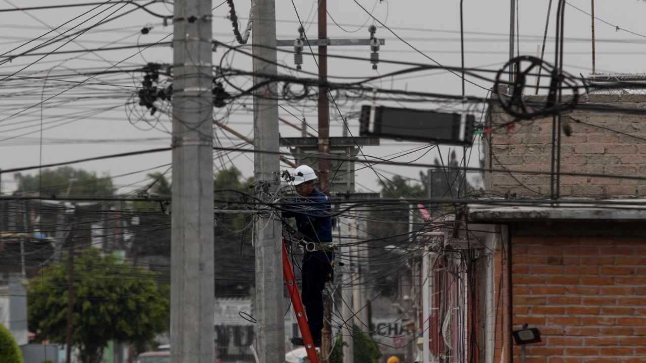 Foto:Cuartoscuro|Hombre sufre descarga eléctrica en Ecatepec; lo trasladan en helicóptero al hospital