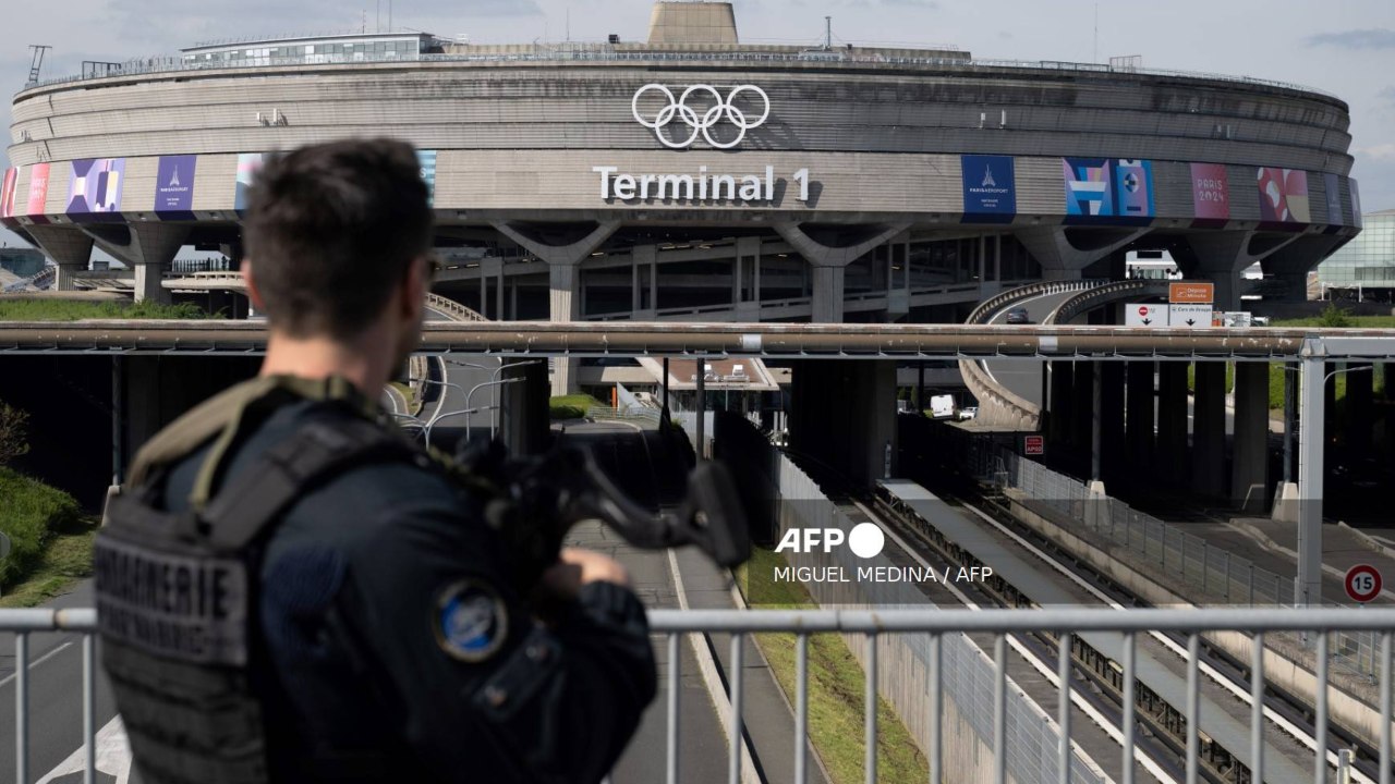 Francia movilizará mil 900 guardias fronterizos adicionales en los aeropuertos de París durante los próximos Juegos Olímpicos