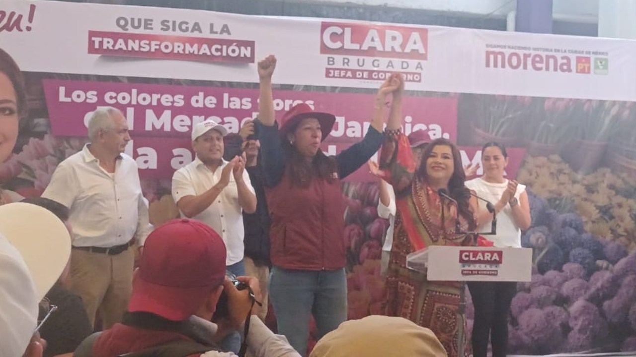 El mercado de Jamaica recibió la visita de Clara Brugada, quien diálogo con locatarios en compañía de la candidata Evelyn Parra