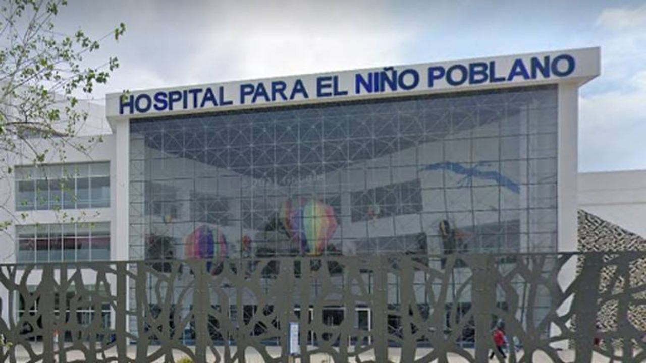 Padres de familia de niños que padecen cáncer denunciaron la falta de medicamentos en el Hospital del Niño Poblano, en la capital de Puebla.