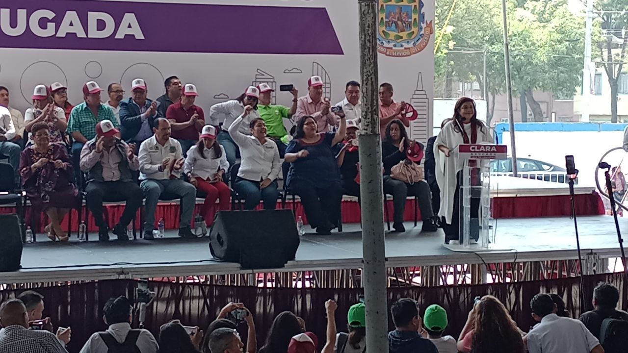 Brugada firmó el convenio de propuestas planteadas, en las cuales se compromete a la basificación total de los trabajadores de la llamada "nómina 8"