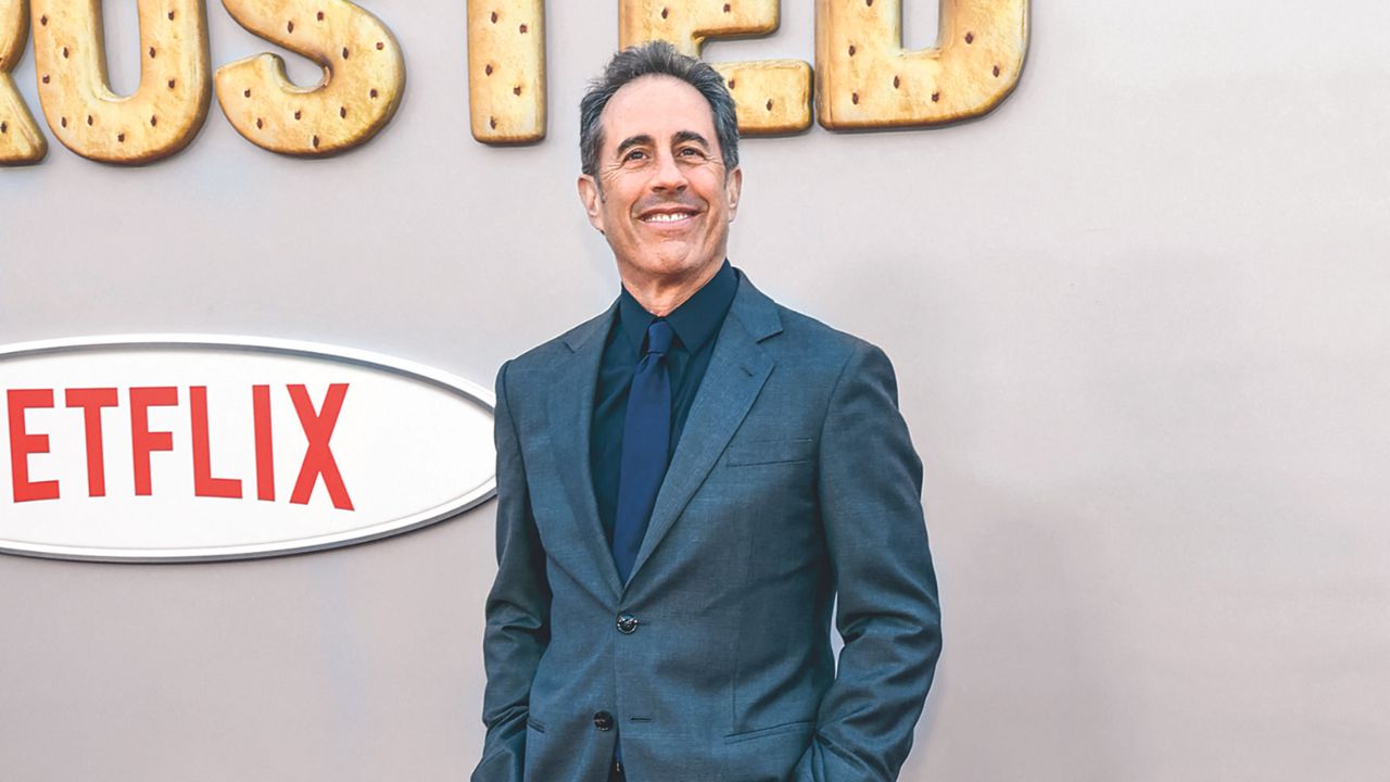 Decenas de estudiantes abandonaron ayer una ceremonia de graduación de la Universidad de Duke, en Estados Unidos, cuando el comediante Jerry Seinfeld, quien ha apoyado abiertamente a Israel en su guerra en Gaza, recibió un doctorado "honoris causa"