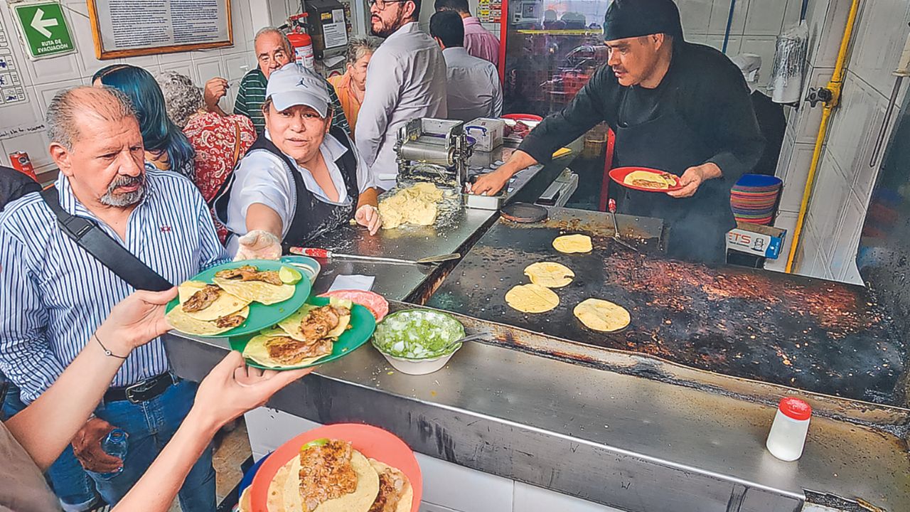 La taquería el Califa de León recibió una estrella de esta importante guía gastronómica en su llegada al país