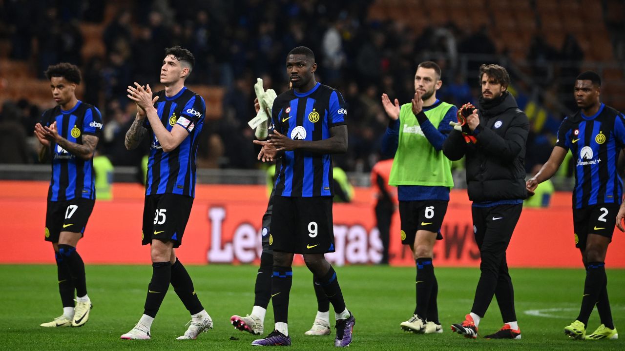 El fondo estadounidense Oaktree anunció ayer que asumió el control del Inter de Milán, recién proclamado campeón de la liga italiana de fútbol