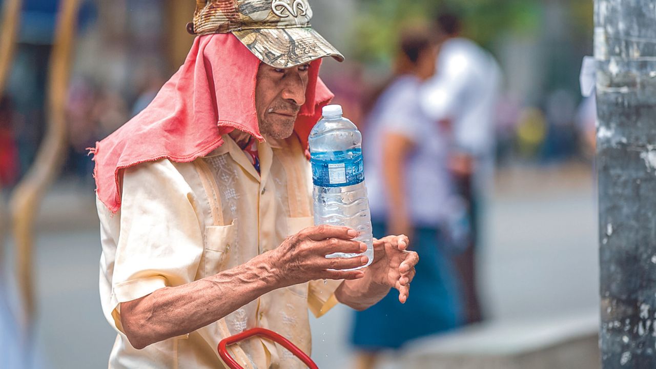 DAÑOS. Habitantes de Mérida, además de la ola de calor, padecen por la falta de electricidad; temen se echen a perder la comida y los aparatos eléctricos.