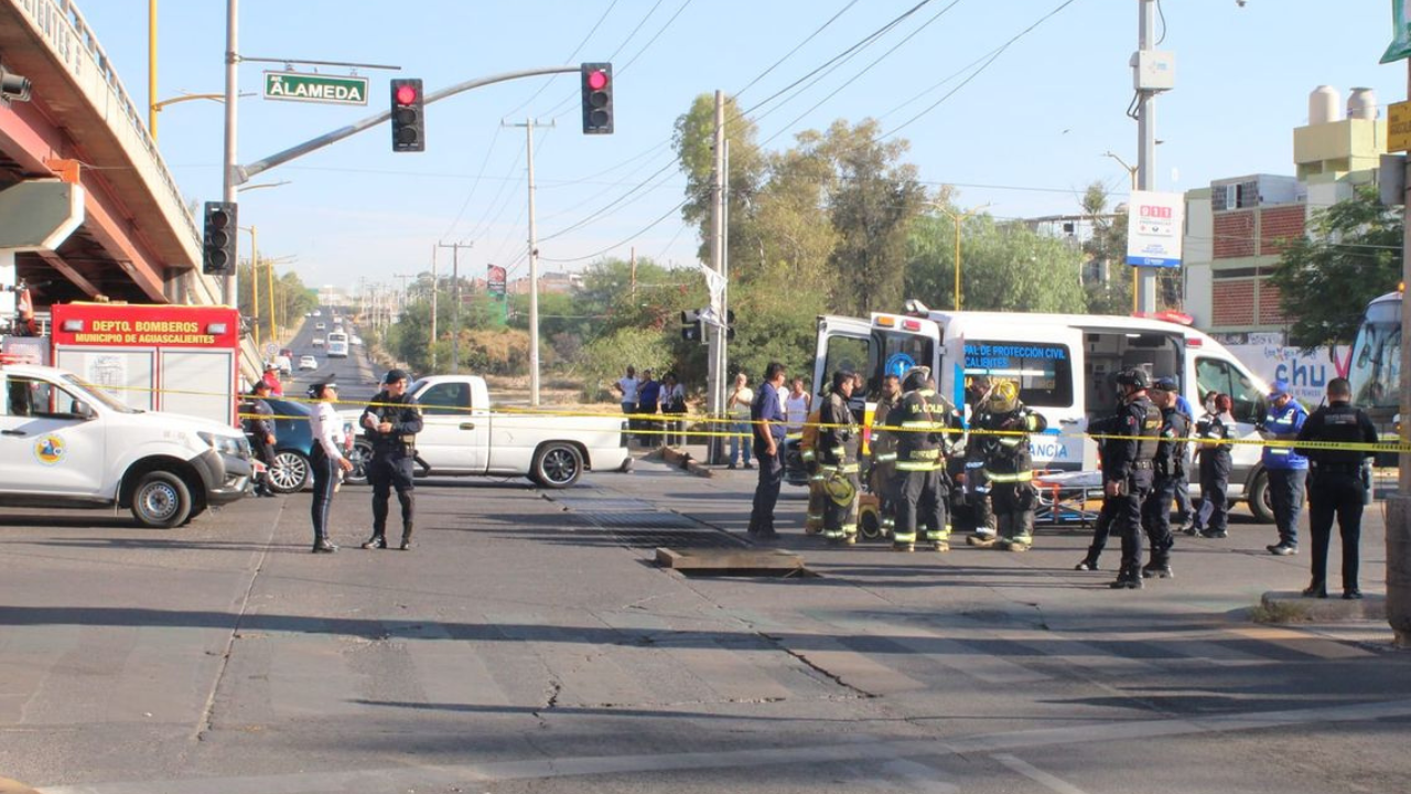 Mueren dos personas en alcantarilla de Ags.