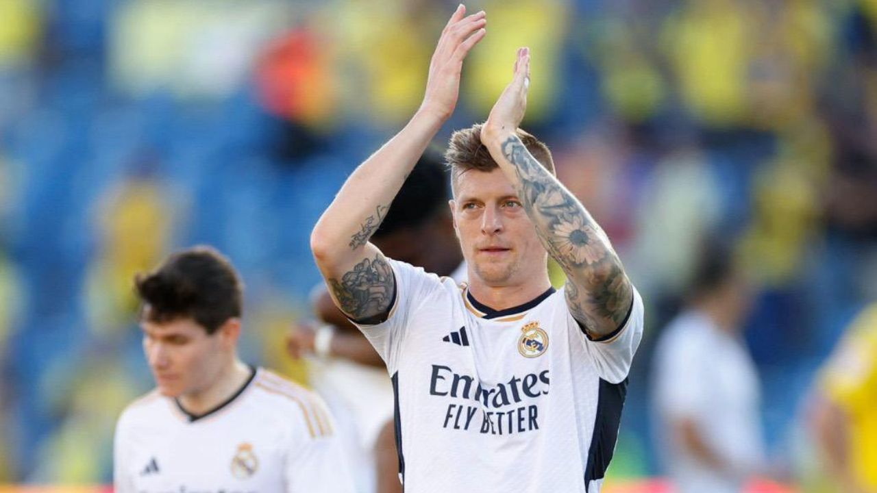 A diez años de su llegada y aún con dos partidos por disputar con el equipo, el mediocampista alemán Toni Kroos confirmó su salida del Real Madrid al cumplir con el calendario de la temporada 2023-2024