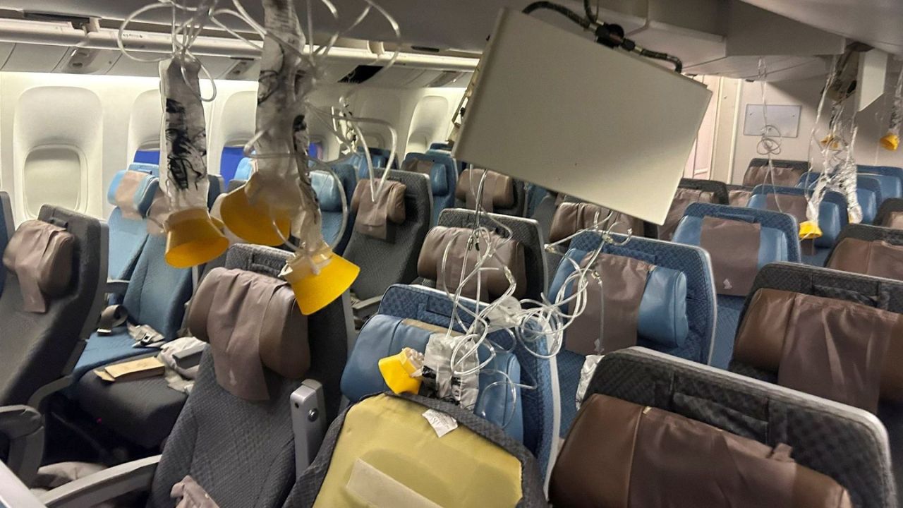 Una persona murió y al menos 71 resultaron heridas en un Boeing 777 de Singapore Airlines que experimentó fuertes turbulencias en el trayecto Londres-Singapur