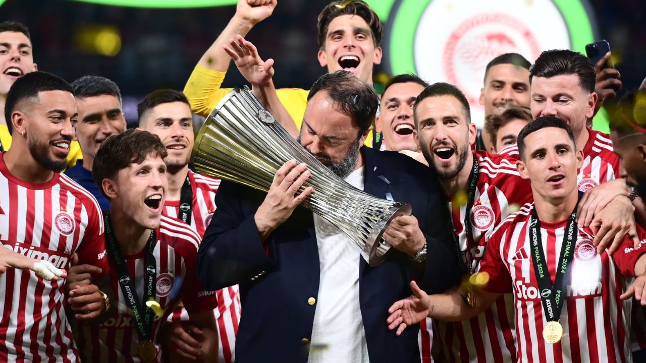 Fiorentina y Olympiacos de la UEFA Conference League, el conjunto helénico se proclamó campeón por primera vez en su historia dentro de un campeonato internacional, con el solitario gol de Ayoub El Kaabi