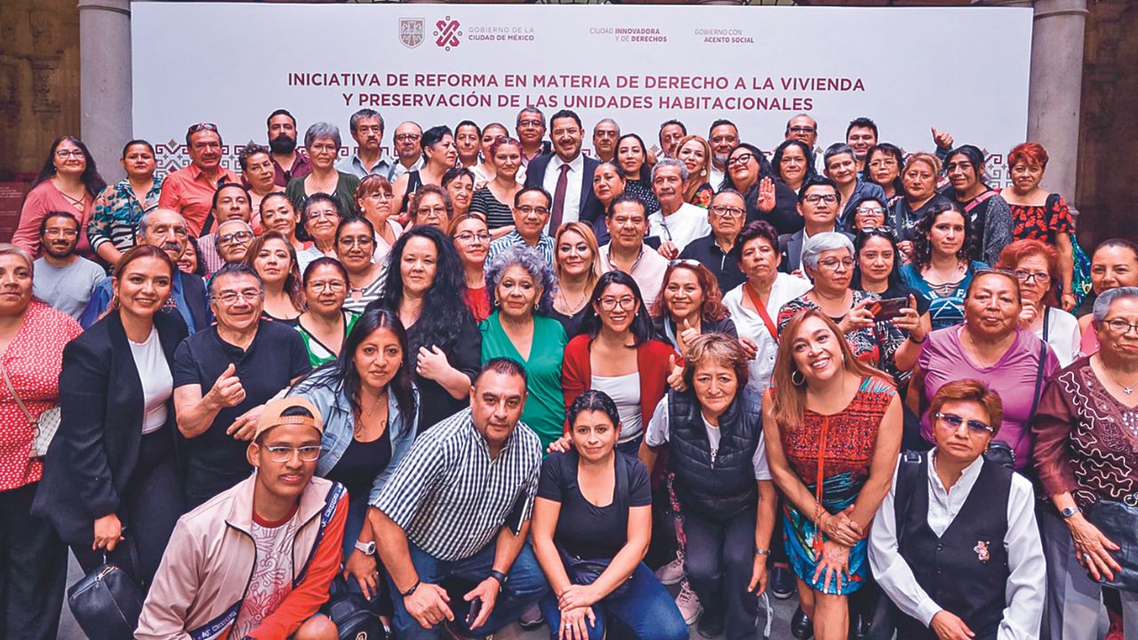 Proyecto. El mandatario local promovió con integrantes de organizaciones sociales la iniciativa de ley para crear una nueva partida que sea para los condominios.