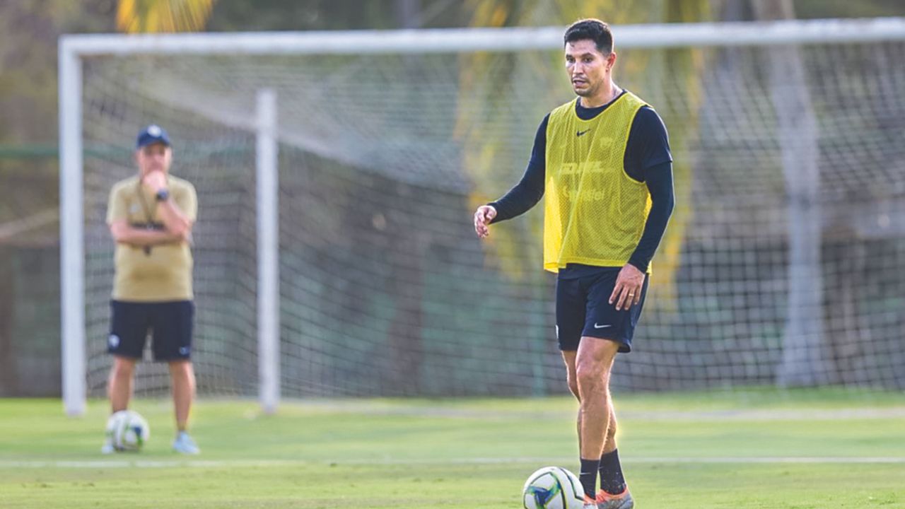 Después de 17 años vinculado al futbol profesional, Jesús Molina confirmó su retiro como jugador tras un paso que le significó jugar en clubes como América, Tigres, Santos, Guadalajara y por Universidad Nacional