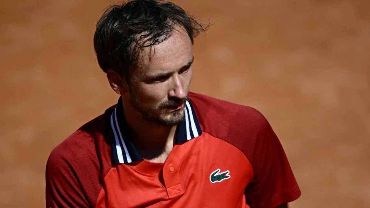 Sin un claro favorito en la categoría varonil, Daniil Medvédev hizo válida su jerarquía como segundo del Masters de Roma, para avanzar a los cuartos de final luego de vencer a Hamad Medjedovic