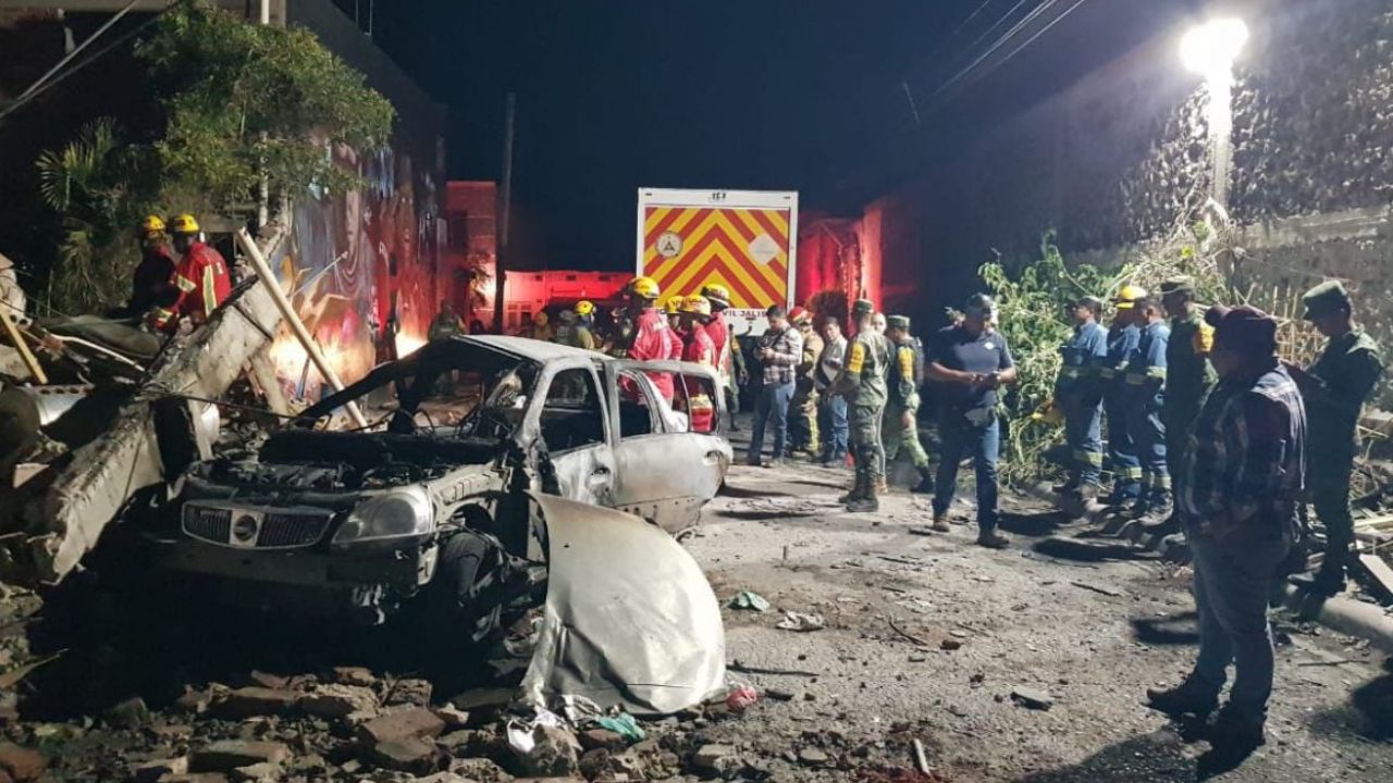 Jalisco. Autoridades resguadaron la zona y atendieron las casas aledañas, que también sufrieron daños.