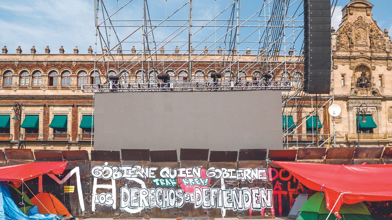 Continuarán. Los integrantes de la Coordinadora Nacional de Trabajadores de la Educación regresarán a la plancha del Zócalo cuando concluya el evento político.