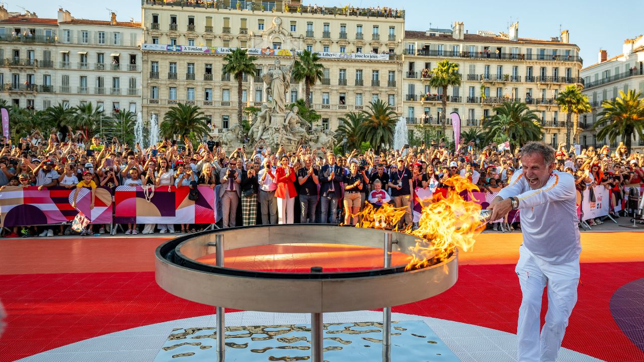 Para esta justa se han destinado cerca de cuatro mil 400 millones de euros, de los cuales al menos mil 700 proceden del erario público francés.