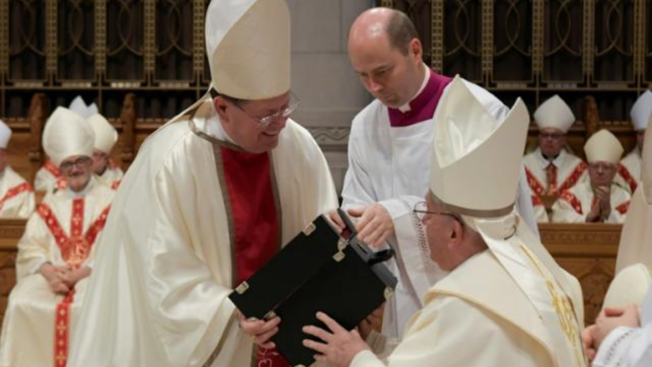 Vaticano libera a cardenal de acusaciones por agresión sexual