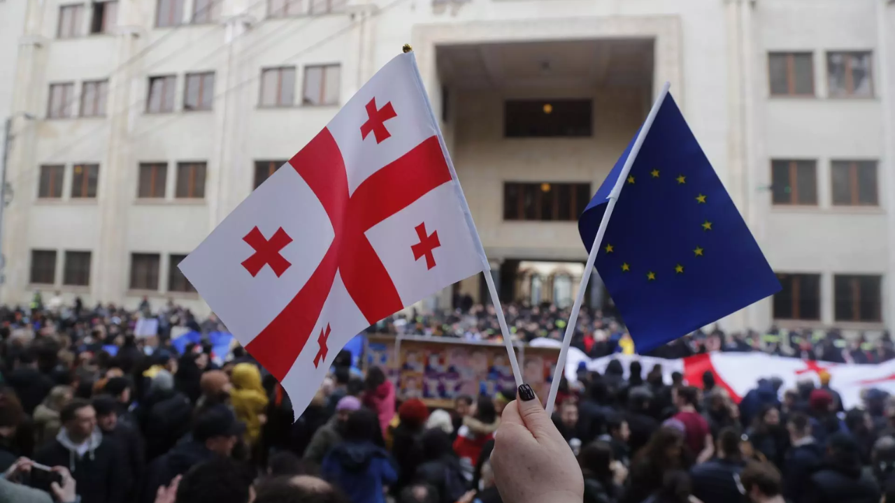 Parlamento de Georgia aprueba la ley sobre la transparencia de agentes extranjeros pese a la oposición