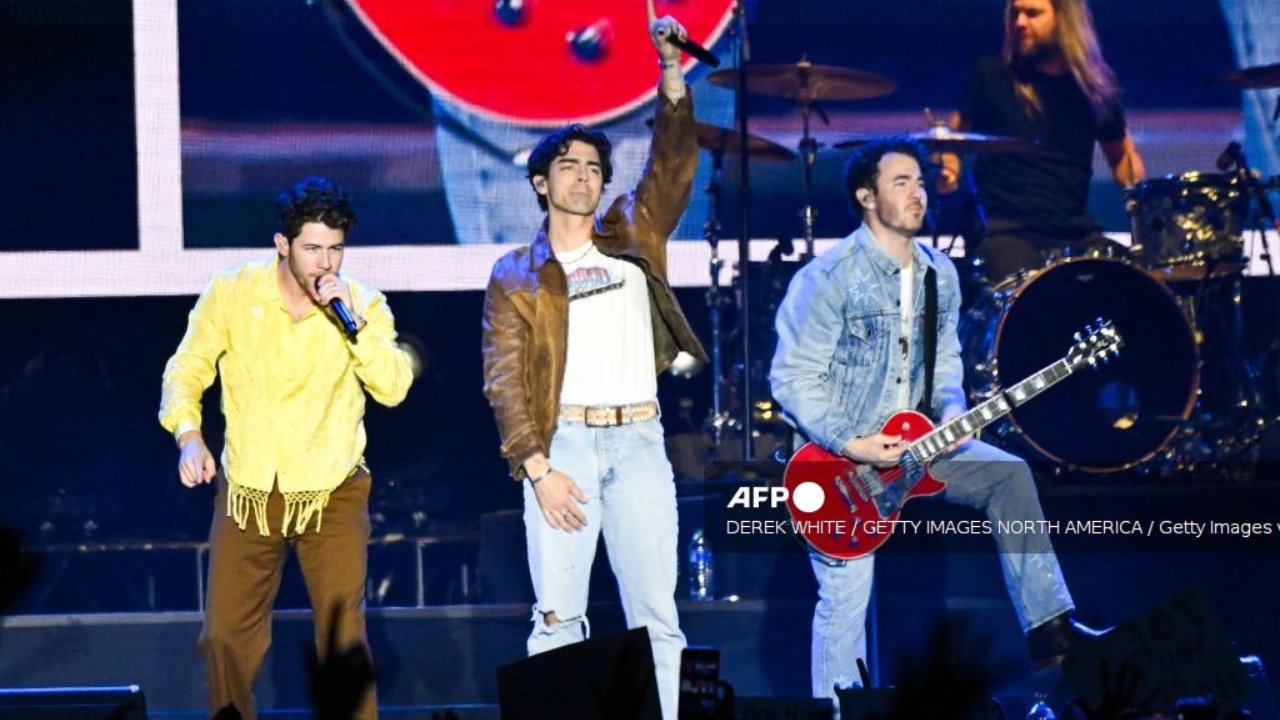 Los Jonas Brothers anunciaron que los conciertos que darían en la Ciudad de México y Monterrey, para este mes de mayo, serán pospuestos.