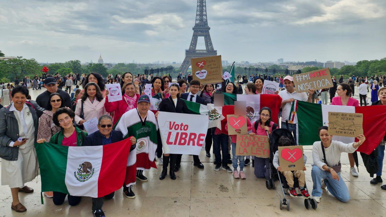 Marea Rosa se manifiesta en el extranjero