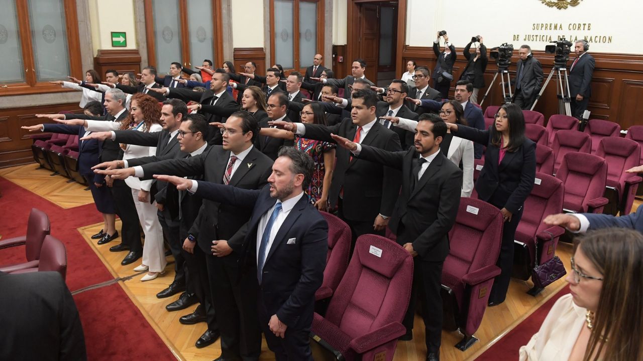 Toma SCJN protesta a 46 juzgadores federales