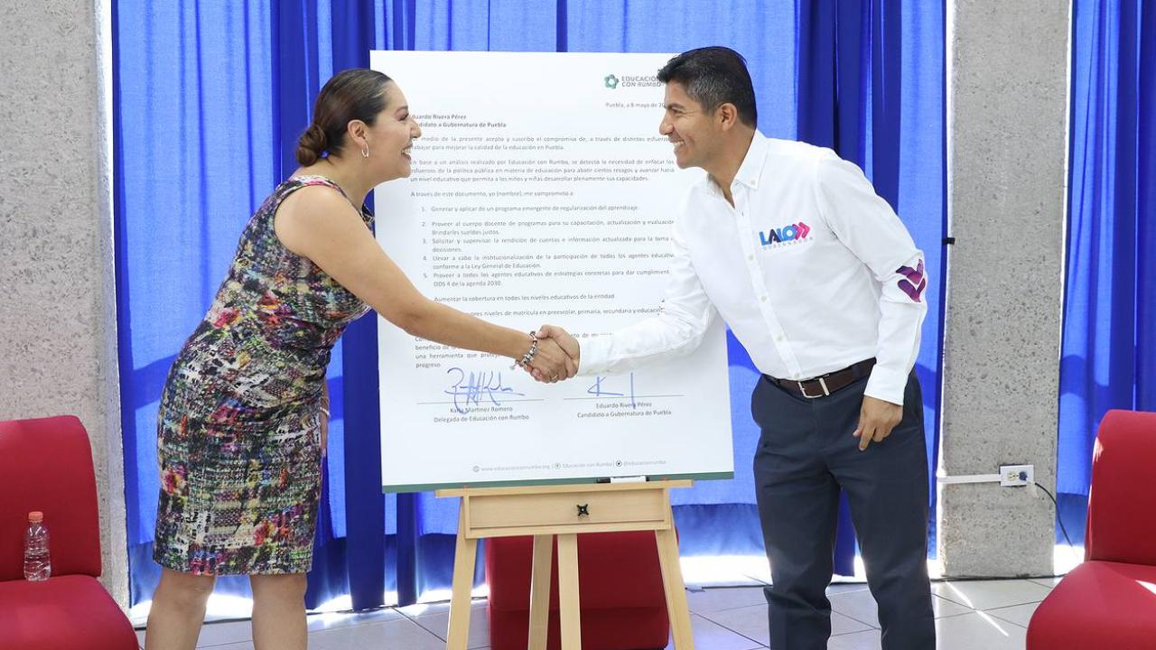 Lalo Rivera, candidato a la gubernatura por la coalición Mejor Rumbo por Puebla, enfrentará el rezago educativo