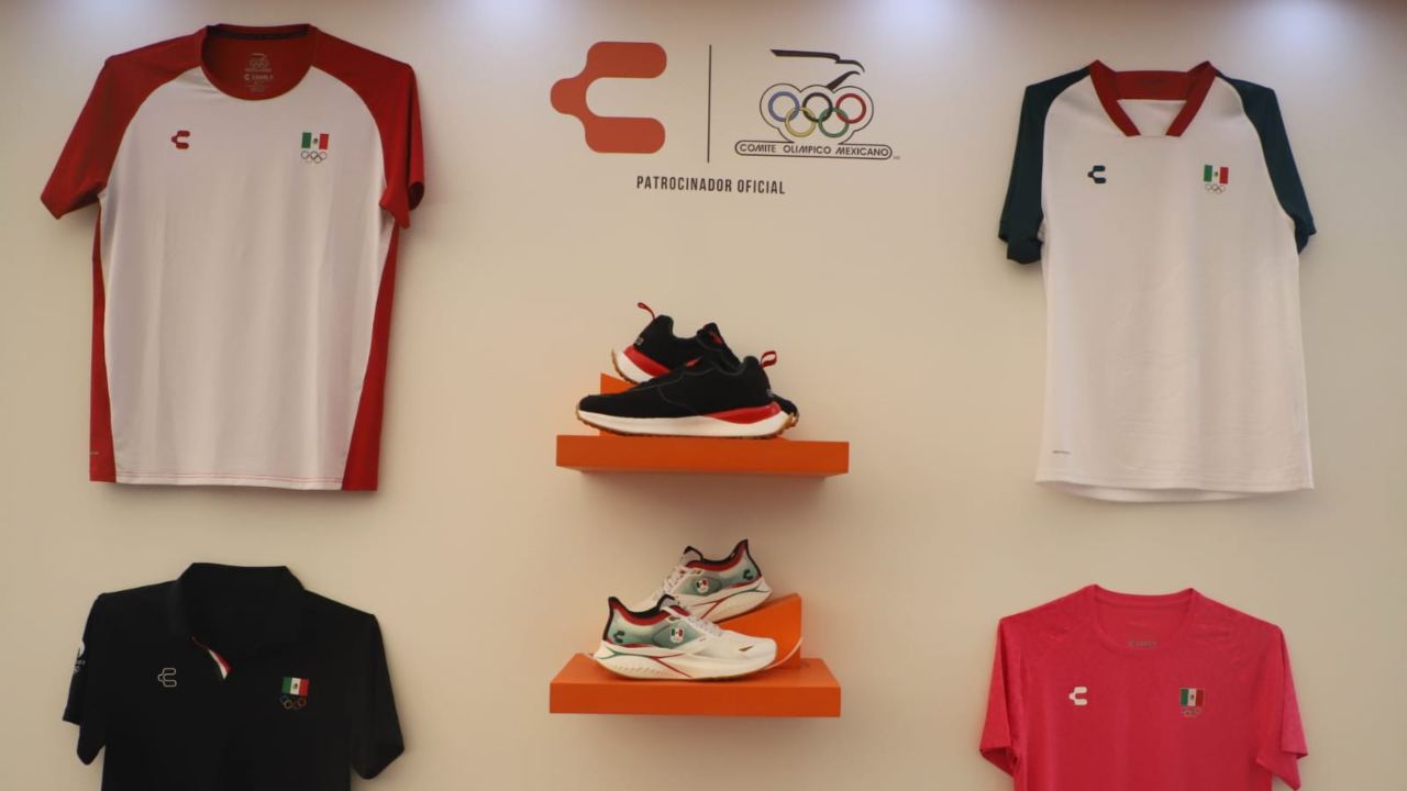 El COM presentó los uniformes oficiales con los que la comitiva deportiva participará en los próximos Juegos Olímpicos de París 2024.