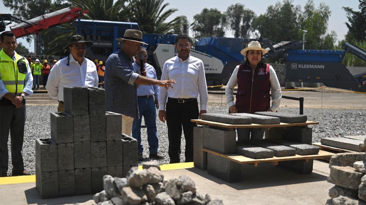 Foto: Gobierno de la CDMX | Martí Batres en la inauguración de la planta recicladora de cascajo San Lorenzo.