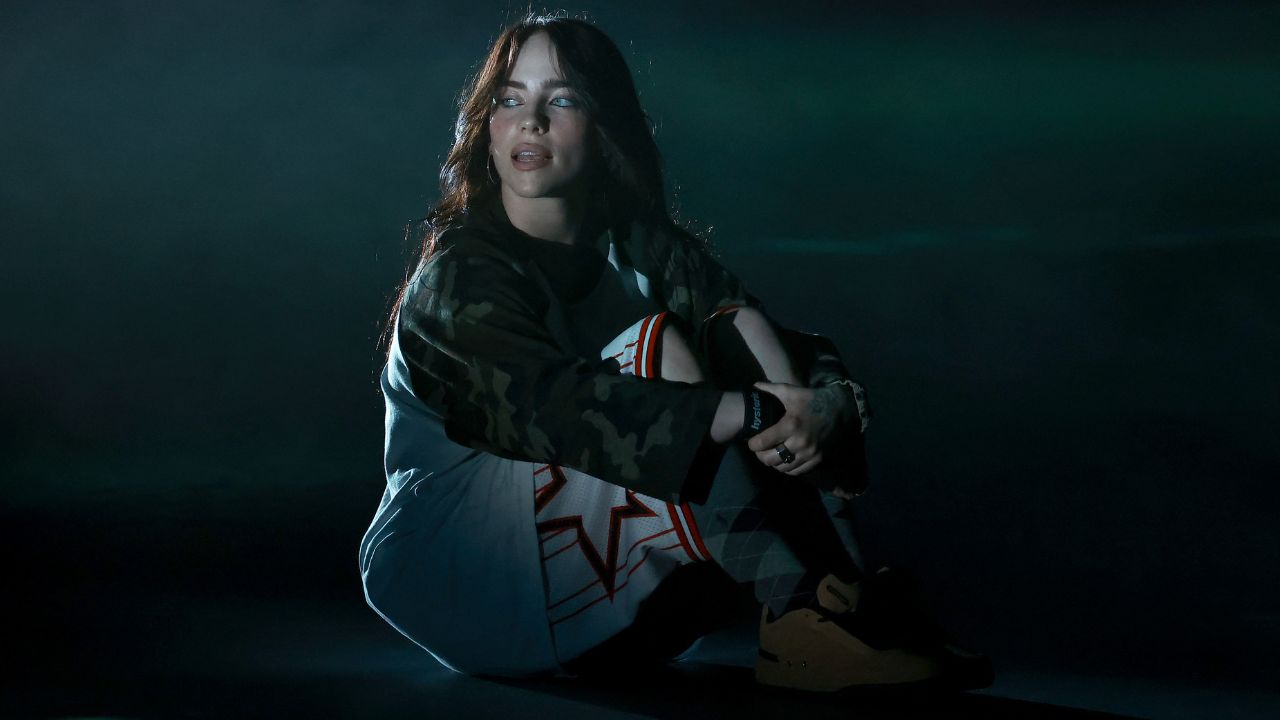 La cantautora estadounidense Billie Eilish se convirtió en la tercera y más joven artista en alcanzar los 100 millones de oyentes mensuales en la plataforma de Spotify