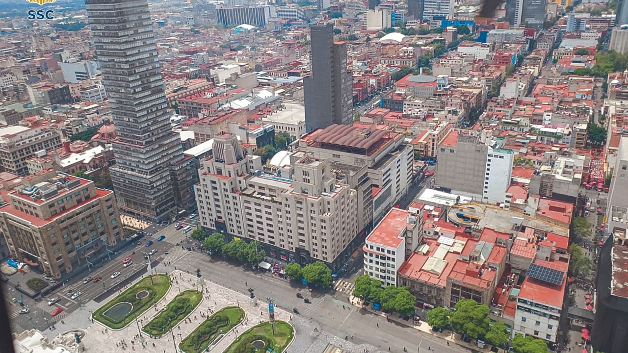 Vigilancia. Como parte del protocolo de actuación, el titular de la Policía capitalina, Pablo Vázquez, informó sobre la realización del sobrevuelo de los Cóndores para atender cualquier eventualidad.