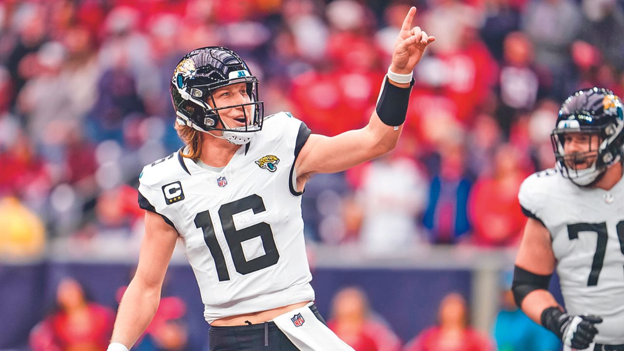 BREVES NFL Extienden Jaguars contrato de Trevor El quarterback Trevor Lawrence aseguró su permanencia con los Jguares de Jacksonville por lo menos hasta 2030, al acordar una extensión contractual de cinco temporadas con el equipo de la AFC Sur. El egresado de la Universidad de Clemson recibirá 275 millones de dólares, de los cuales 200 son garantizados, según información de Ian Rapaport, de NFL Network. Ahora Lawrence ocupará el primer lugar en salario promedio anual con Joe Burrow, de los Cincinnati Bengals, con un ingreso de 55 millones de dólares por campaña. Luego de tres temporadas en la NFL, Lawrence acumula 11,770 yardas tras completar 1,116 de 1,750 pases lanzados. 24 HORAS LUCHA LIBRE Místico va contra Infernales En un encuentro especial, hoy “El Rey de Plata y Oro” Místico, acompañado por El Campeón Mundial Histórico de Peso Welter, Máscara Dorada y el Campeón Nacional Semicompleto, Esfinge se enfrentarán a una tercia de rudos integrado por Los Infernales Averno y Euforia junto al “Lujo de la Lucha Libre” Soberano Jr. Esto y más se dará en el evento estelar; ya que dentro una semana se vivirá el 20 Aniversario de Místico y Fantasticamanía México 2024. El encuentro semifinal, será de corte internacional en mano a mano, entre El Campeón Mundial de Peso Medio, Templario para enfrentar a El Campeón Británico de Peso Completo RevPro, Michael Oku. 24 HORAS CRUZ AZUL Vuce confirma la llegada de Montaño De cara al arranque del Apertura 2024, el director técnico Víctor Manuel Vucetich confirmó la llegada de Andrés Montaño con Cruz Azul. El mediocampista de 22 años llega a la Noria procedente de la Perla del Pacífico. En una entrevista con W-Radio, el estratega de los cañoneros dijo. “Hoy vino él a despedirse, del plantel, de la directiva, de sus compañeros. Pasa a ser parte del equipo Cruz Azul. Creo que para él es muy bueno, es una muy buena opción. La directiva ve que hay crecimiento en este chico y le da la oportunidad. Apoya el crecimiento de los jugadores, es una muy buena oportunidad para todos.” 24 HORAS