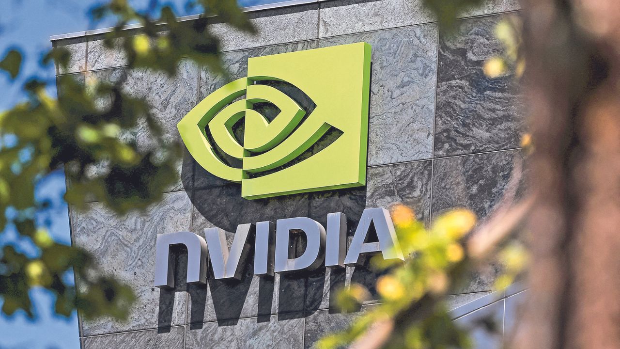 La firma diseñadora de semiconductores Nvidia se convirtió ayer en la mayor capitalización bursátil del mundo y supera a Apple y Microsoft