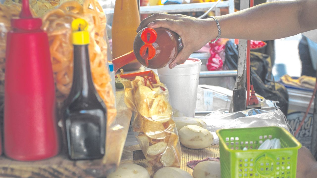 ABSURDO. Un alumno dijo que nunca tienen fruta en la tienda de la escuela y cuando hay una manzana es más cara que unas papas.