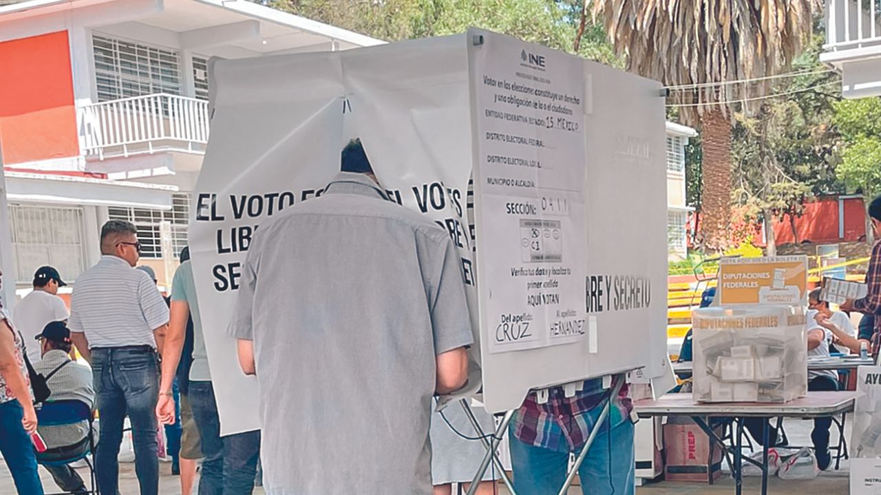 Interés. Los ciudadanos acudieron de manera copiosa a las urnas donde mostraron su interés en participar en esta jornada. 