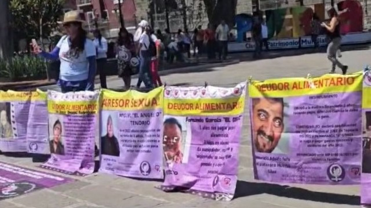 Puebla. Colocan tendedero e incluyen a funcionario y exsecretario de Gobernación estatal.