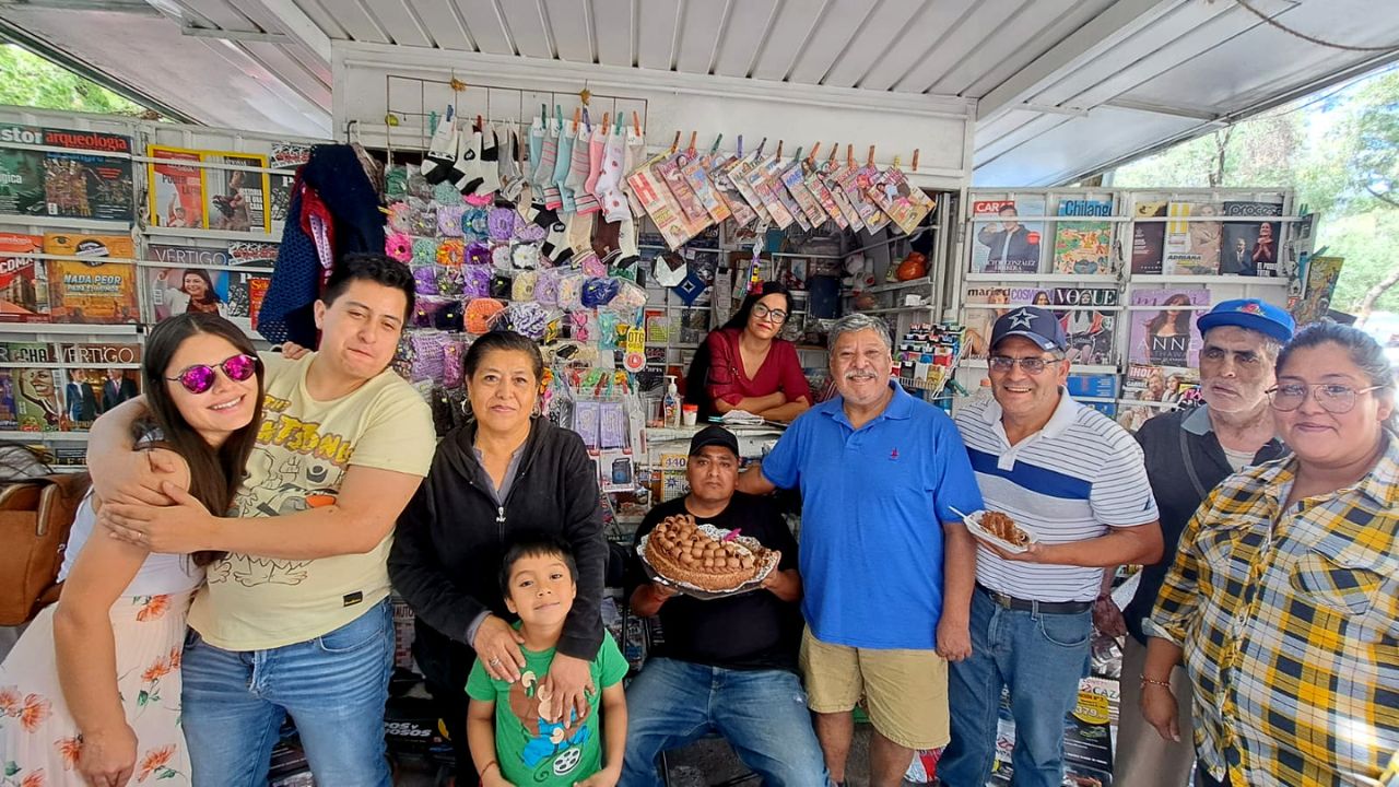 Opciones. Algunos padres de familia comieron pastel y antojitos mexicanos, otros prefirieron recorrer el Bosque de Chapultepec con sus hijos.