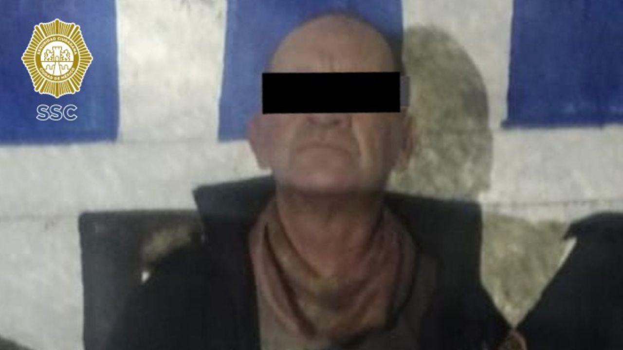 Sospechoso. En el cateo los agentes decomisaron varias dosis de posible cocaína, un cuchillo y diversos cartuchos útiles, por lo que el hombre de 59 años fue presentado ante el Ministerio Público