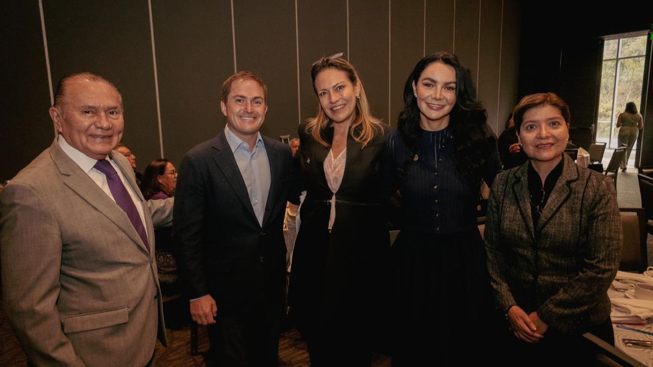 Charla. Javier López Casarín se reunió con representantes de la sociedad civil.