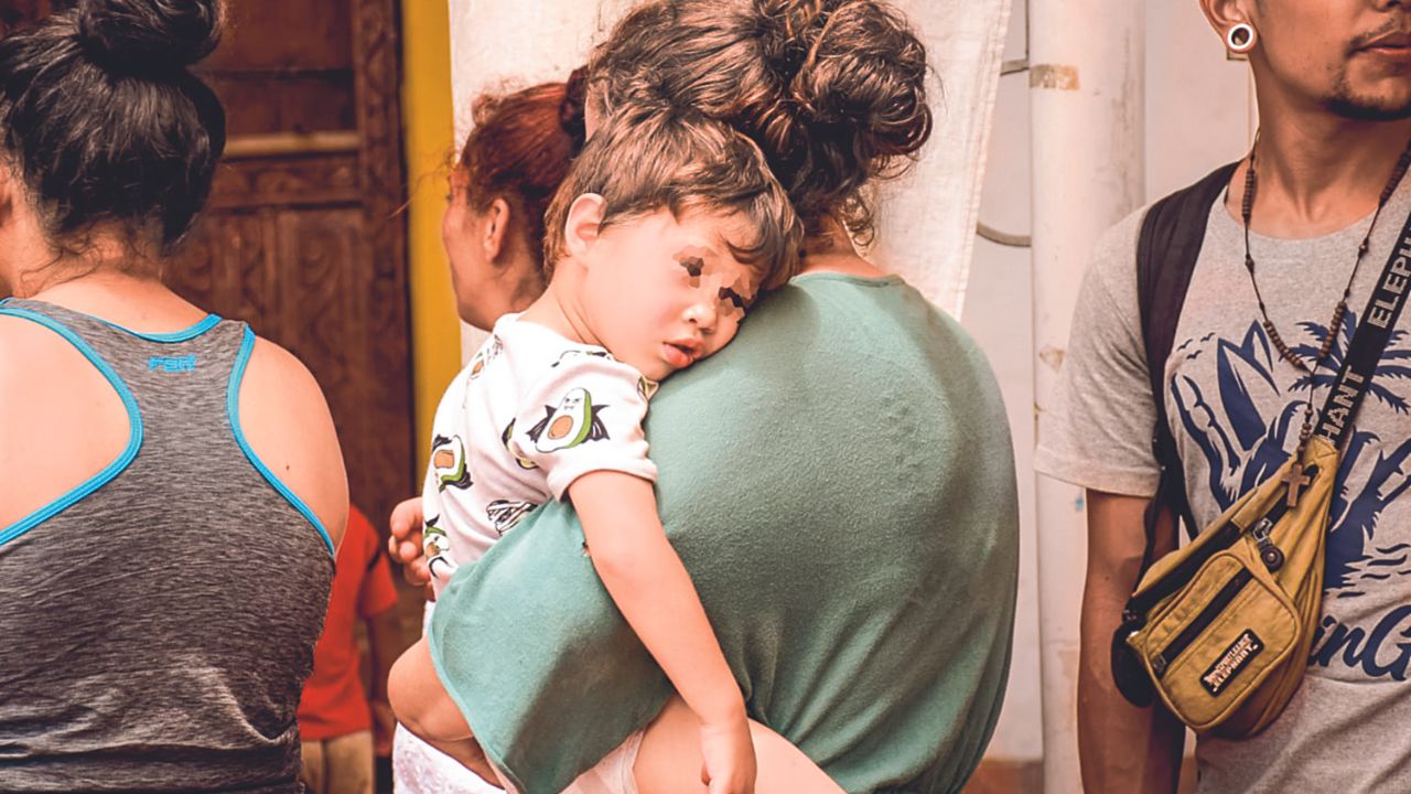 Chiapas. Niños, niñas y adultos permanecen en un albergue, pero muchos han enfermado de gripa y sufren por las picaduras de moscos.