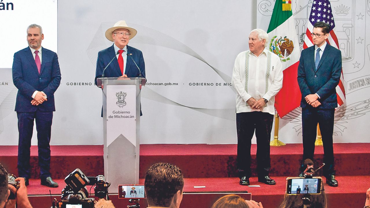 Ken Salazar, embajador de Estados Unidos en México, dio el visto bueno a la primera parte de los nombramientos del futuro gabinete de Claudia Sheinbaum